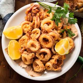 Crispy Fried Calamari-Kalamarakia Tiganita