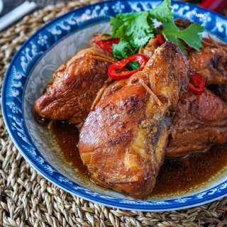 Gà Xào Gừng (Braised Chicken in Ginger)