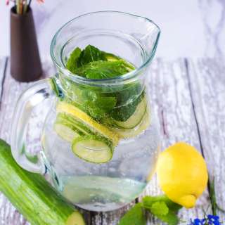 Sparkling Cucumber Water