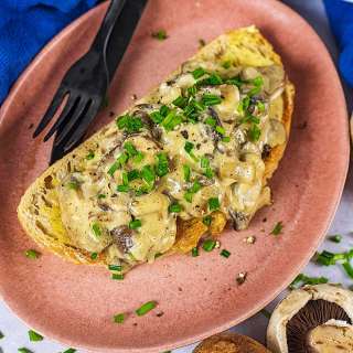 Creamy Mushrooms on Toast