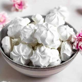 Suspiros (Costa Rican Meringue Cookies)