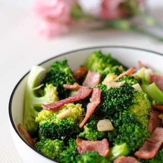 3-Ingredient Garlic Broccoli Stir Fry
