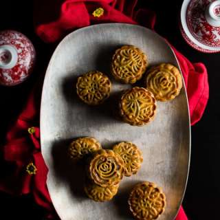 The Ultimate Guide to Traditional Mooncake (传统广式月饼)