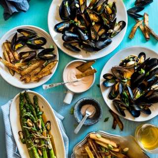 Steamed Mussels with Ginger Oyster Sauce
