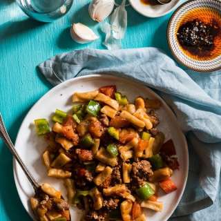 Ding Ding Chao Mian (丁丁炒面, Fried Noodles in Lamb Tomato Sauce)
