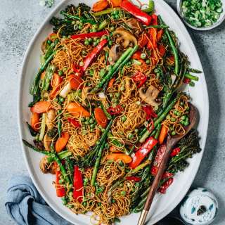 Sheet Pan Vegetable Chow Mein