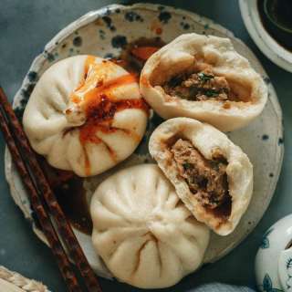 Steamed Pork Buns with Chive (猪肉韭菜包子)