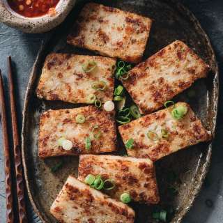 Chinese Turnip Cake (Lo Bak Go, 萝卜糕)
