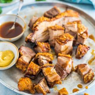 Slow Roasted Crispy Pork Belly (Siu Yuk, 脆皮烧肉)