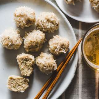 Pearl Balls (Steamed meatballs in sticky rice, 珍珠丸子)