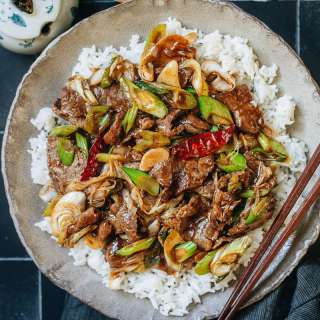 Scallion Beef Stir Fry (葱爆牛肉)