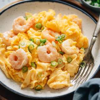 Scrambled Eggs with Shrimp (滑蛋虾仁)