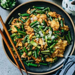 Stir Fried Garlic Scape with Eggs (蒜苔炒鸡蛋)