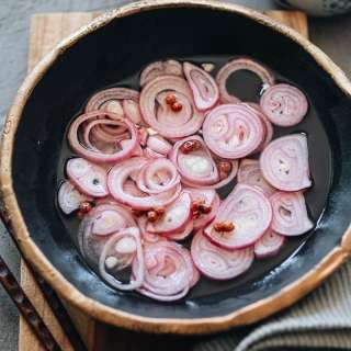 Chinese-Style Quick Pickled Shallots