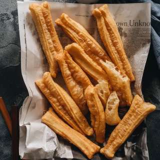 You Tiao (Chinese Donuts) 油条