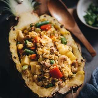 Easy Pineapple Fried Rice (菠萝炒饭)