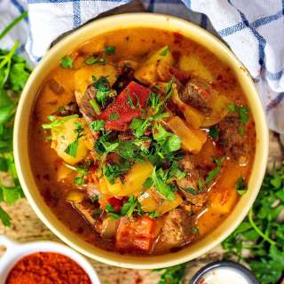 Slow Cooker Beef Goulash