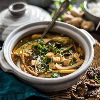 Vegetarian Hot and Sour Soup (素酸辣汤)