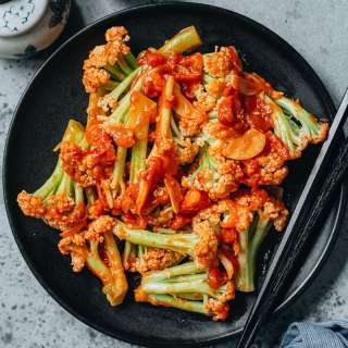Stir-fried Cauliflower with Tomato Sauce