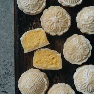 Snow Skin Mooncake with Custard Filling (冰皮月饼)