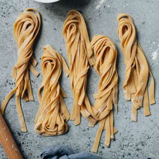 Homemade Egg Noodles (鸡蛋面)