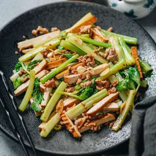 Dried Tofu and Celery Stir Fry (西芹炒香干)