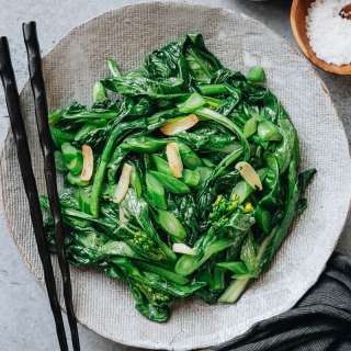4-Ingredient Yu Choy Stir Fry (清炒菜心)