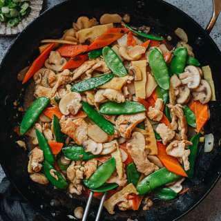 Moo Goo Gai Pan (蘑菇鸡片)