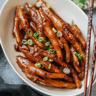 Braised Chicken Feet (凤爪)