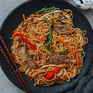 Chinese Beef Chow Mein (牛肉炒面)