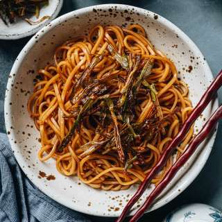 Shanghai Scallion Oil Noodle (葱油拌面)
