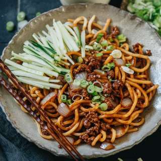 Zha Jiang Mian (Old Beijing Fried Sauce Noodle, 炸酱面)