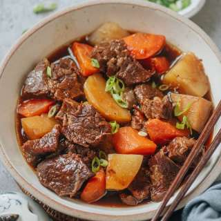 Chinese Beef Stew with Potatoes (土豆炖牛肉)