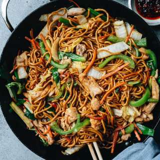 Chicken Lo Mein (Restaurant Style Without A Wok)