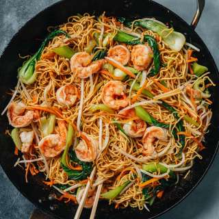 Shrimp Chow Mein (鲜虾炒面)