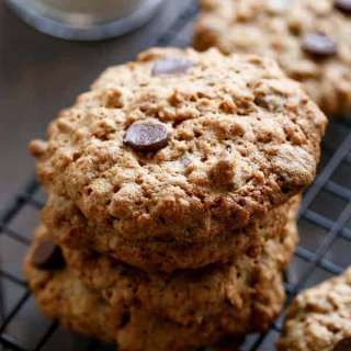 Flourless Oatmeal Peanut Butter Chocolate Chip Cookies