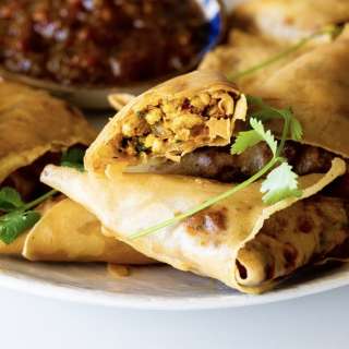 Spicy chicken samosas