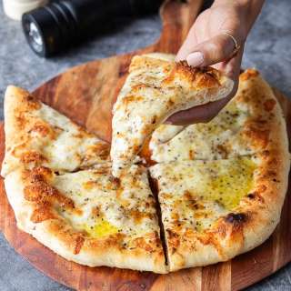 Cacio e Pepe Pizza