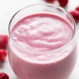 Strawberry-Raspberry Oatmeal Cheesecake Smoothie