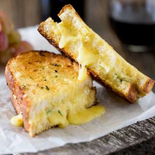 Cheesy, Garlic Bread Sandwiches