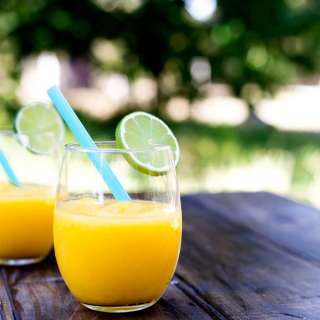 Vodka and Mango Frozen Cocktails