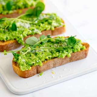 Pea Bruschetta Recipe (Pea Crostini)