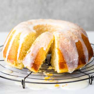 Sour cream lemon cake