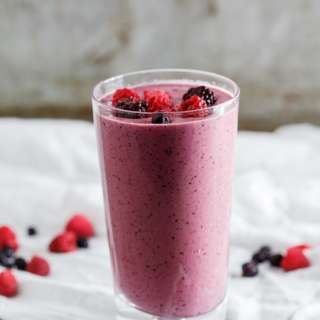 Coconut, Banana & Berry Smoothie with Chia seeds