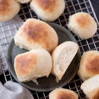Easy Yeast Rolls Recipe
