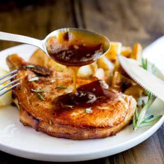 Quick and Easy Maple Glazed Pork Chops #Sundaysupper