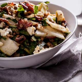 Lentil salad with pear, gorgonzola and bacon