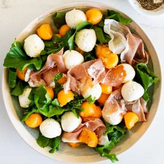 Quick and easy prosciutto melon salad with mozzarella