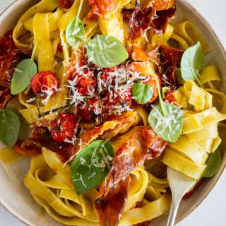Easy Cherry Tomato Prosciutto Pasta with Basil Drizzle