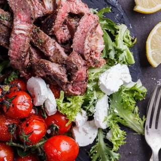 Steak salad with tomatoes and goat's cheese
